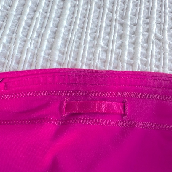 Lululemon shorts dragon fruit color - Picture 5 of 6